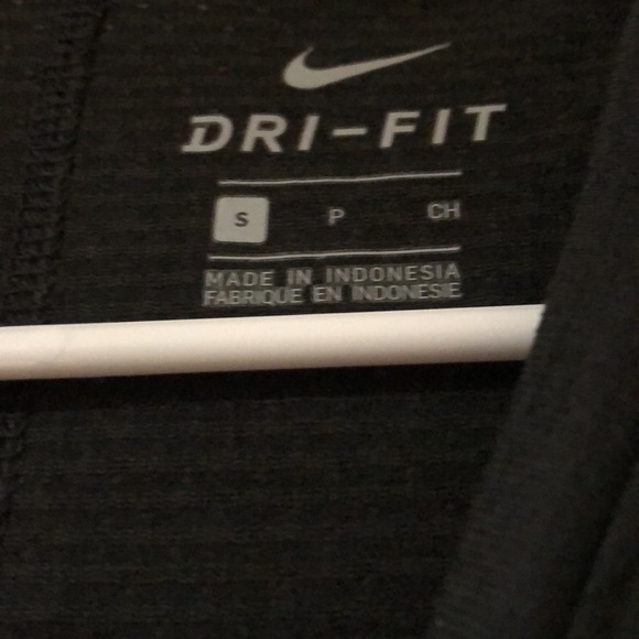 Preowned Nike Dry Fit size small - Picture 4 of 4